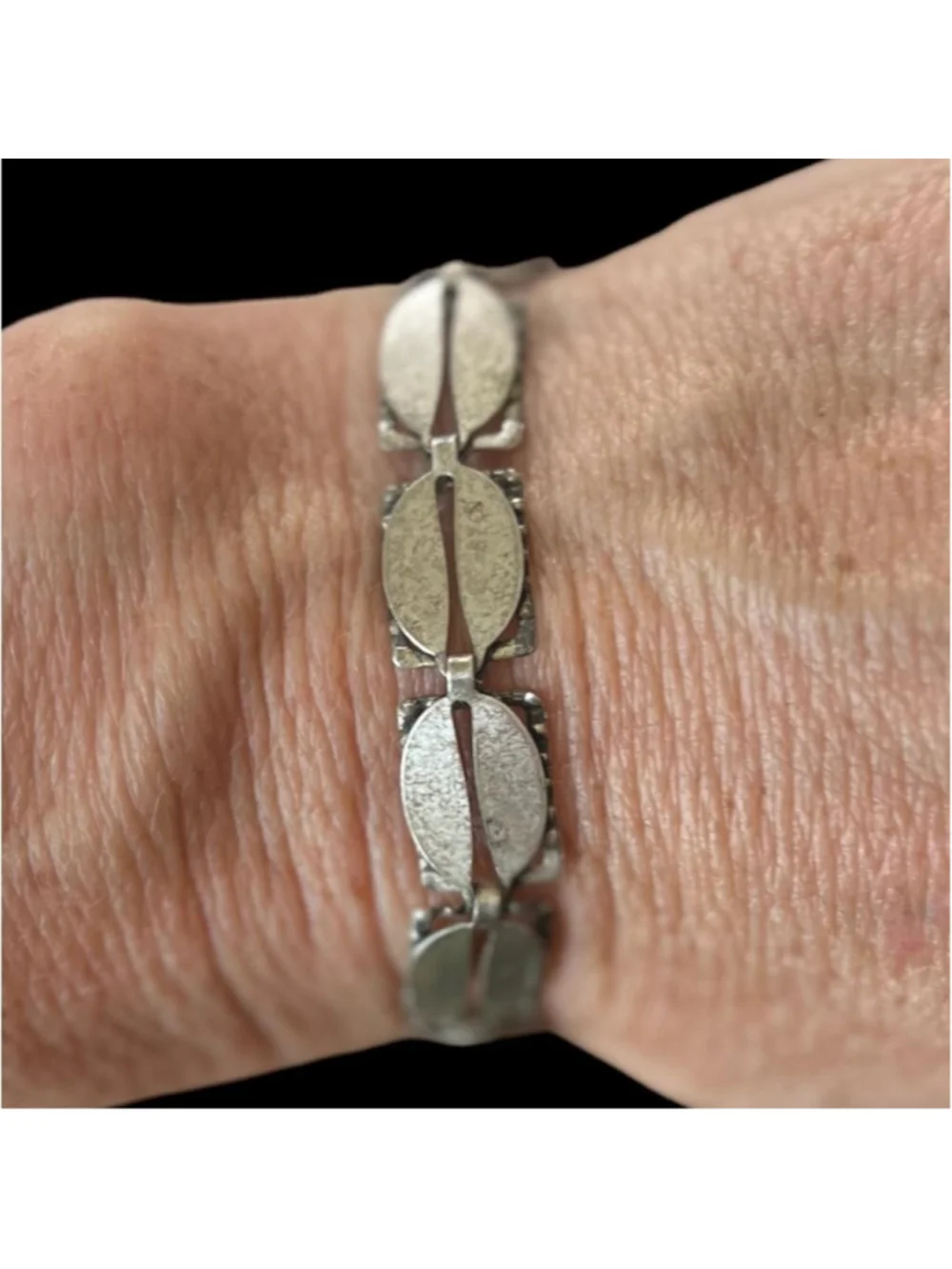 Antique Art Deco Sterling Silver Bracelet This lovely bracelet is exceptional!